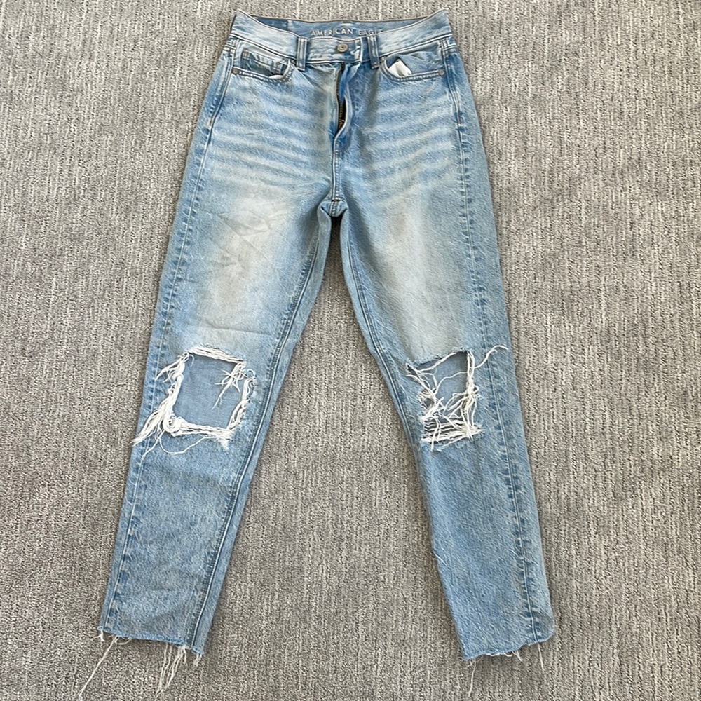 America Eagle light wash mom jeans